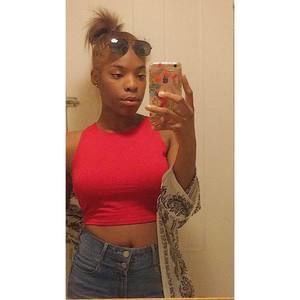 Meet your Posher, Danielle